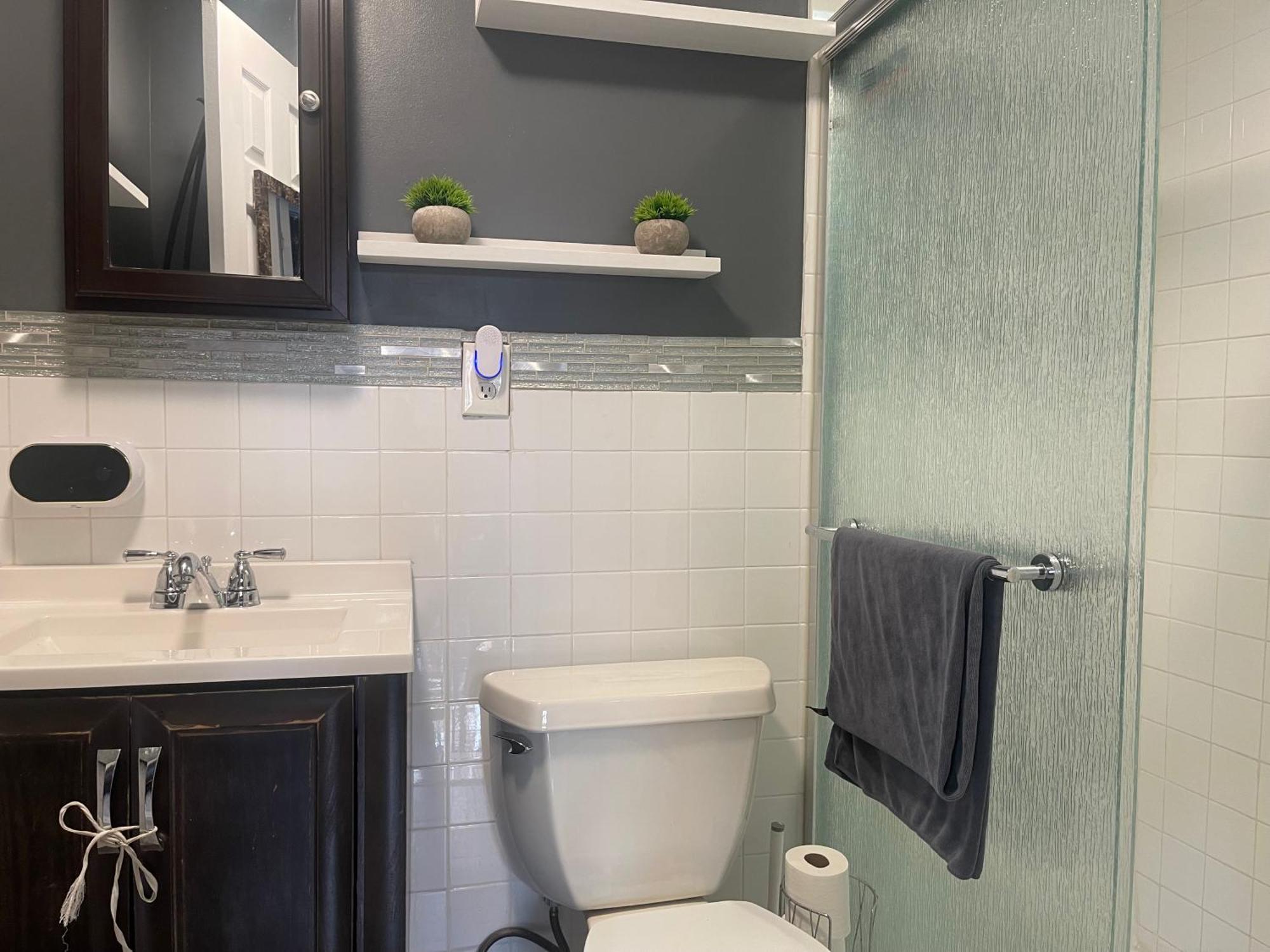 Brooklyn Spacious Space With Private Entrance, Bathroom, & Backyard - Full-Kitchen New York Exterior photo